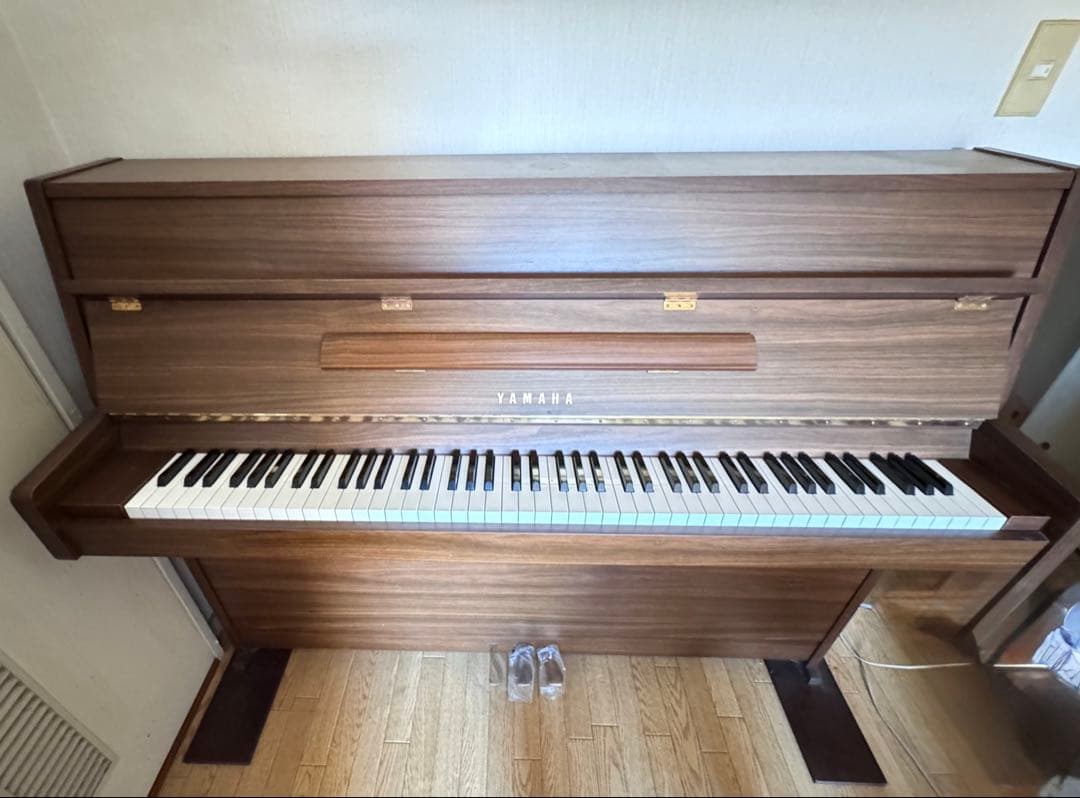 YAMAHA アップライトピアノ ブラウン（木目調） 88鍵