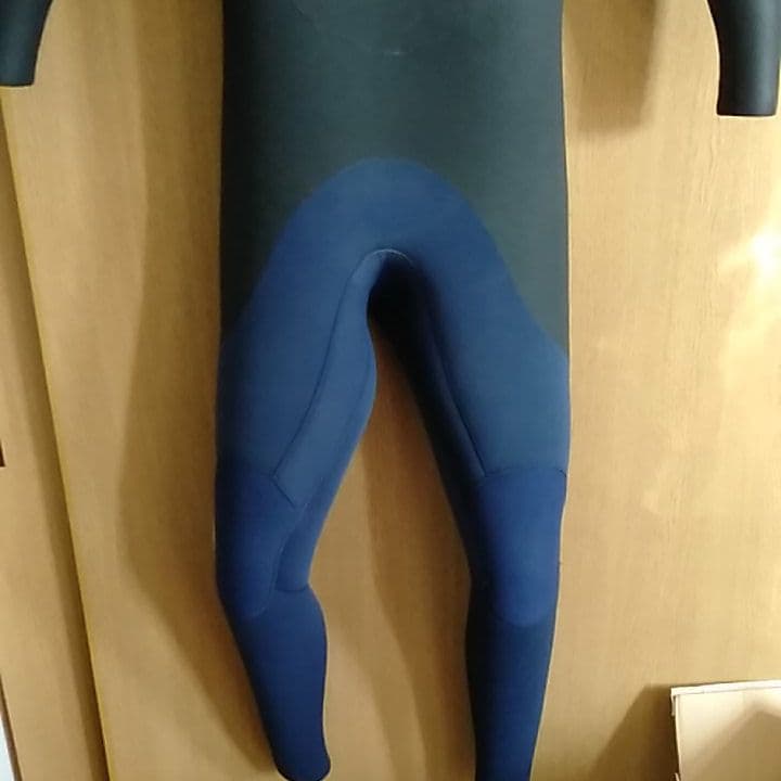 エアタイト　セミドライウェットスーツ