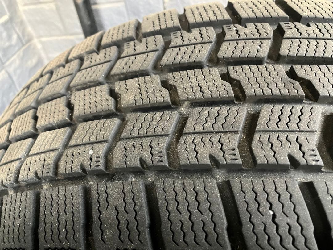 スタッドレスタイヤ　16インチアルミ付き4本セット