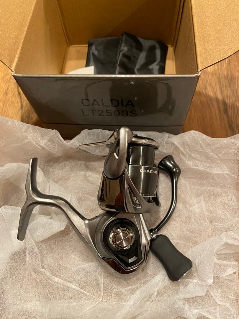 Daiwa 25CALDIA LT2500S スピニングリール