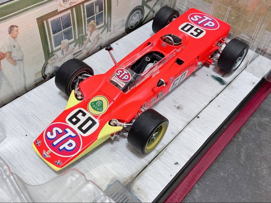 ミニカー CAROUSEL 1 1/18 LOTUS 56 1968 INDY 500