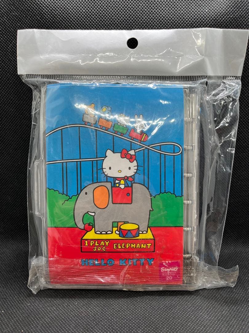 【新品未開封】ハローキティ　6穴対応　フォトシールバインダー