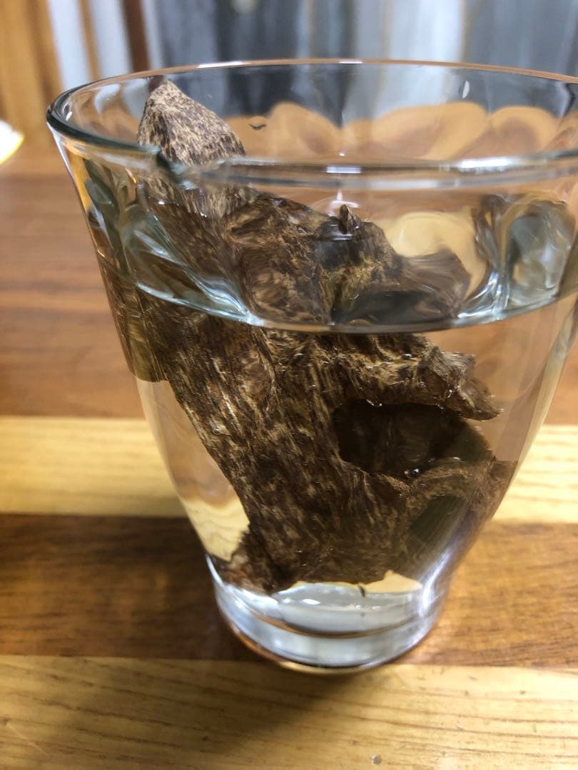 ベトナム産高品質沈香伽羅14.5g香木水に沈みます。