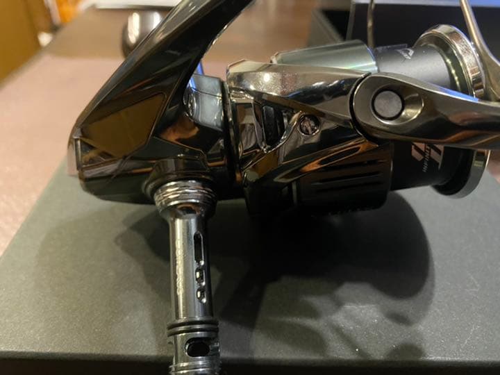 未使用22ステラ4000MHG カスタムハンドルノブ付きリールスタンド付き