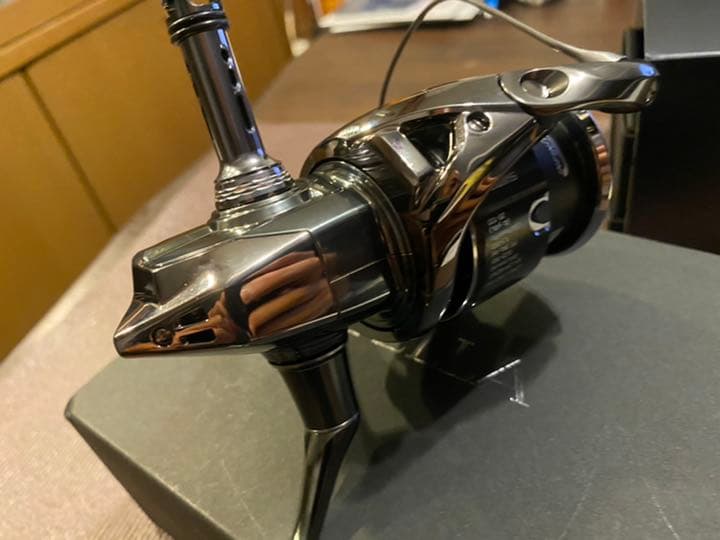 未使用22ステラ4000MHG カスタムハンドルノブ付きリールスタンド付き