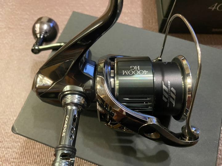 未使用22ステラ4000MHG カスタムハンドルノブ付きリールスタンド付き