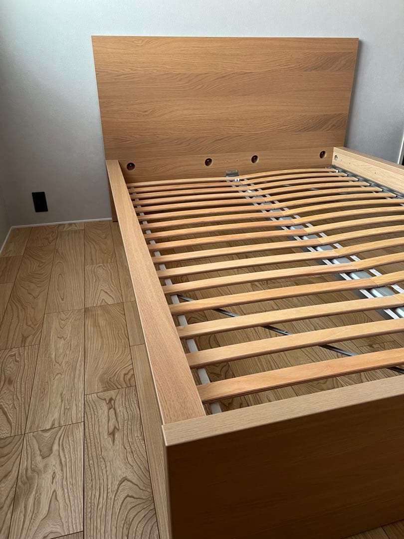 IKEA イケア マルム　ベッドフレームホワイトステインオーク材　140x200