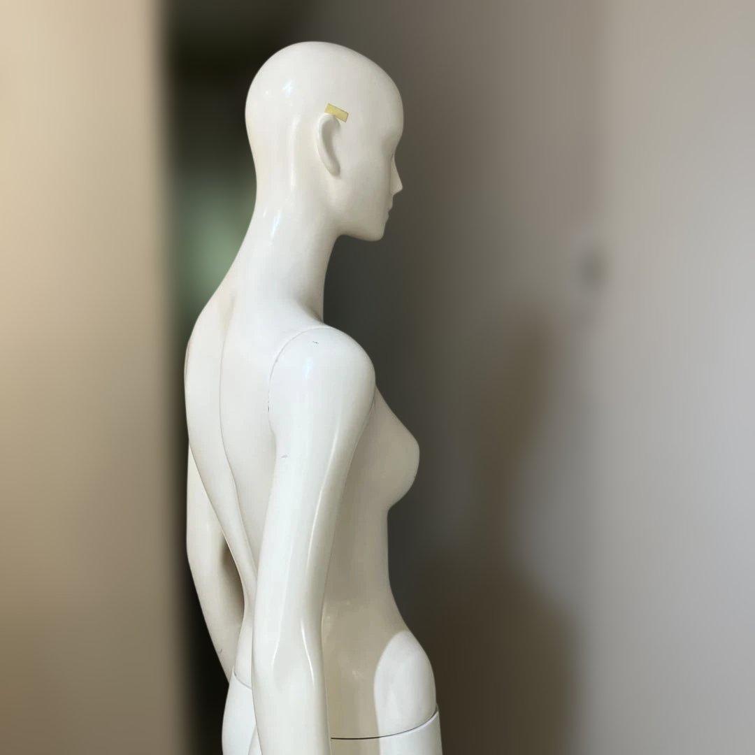女性マネキン ホワイト プラスチック製