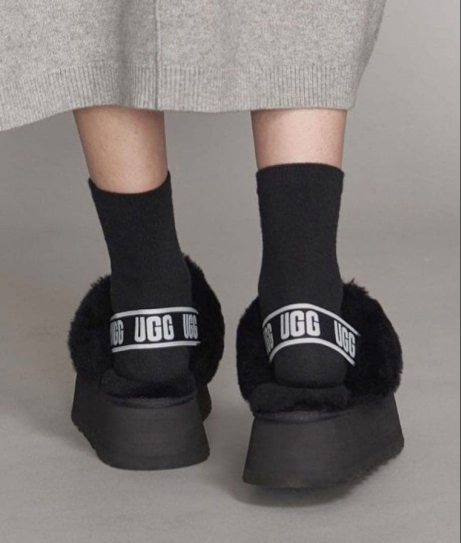 【美品】アグ　ファンケットUGG FUNKETTE ロゴストラップ 厚底サンダル