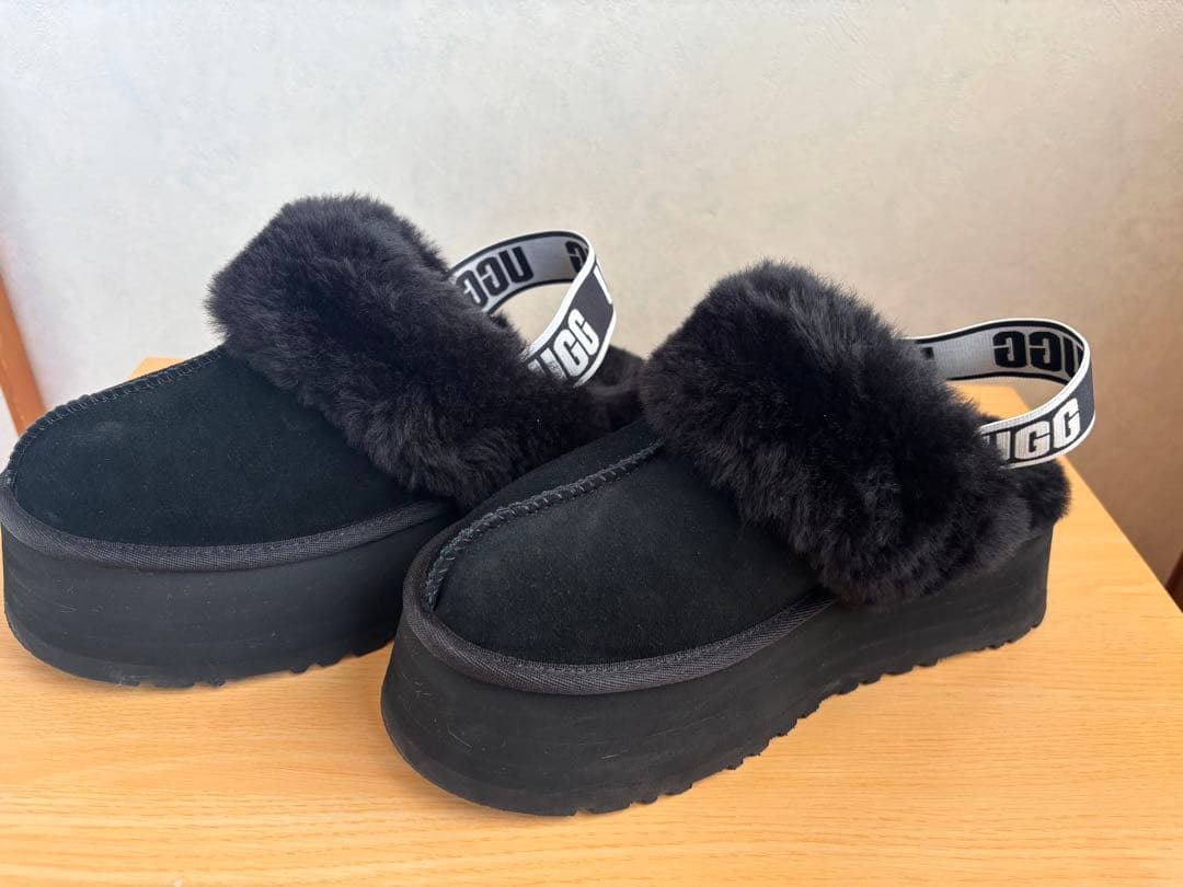 【美品】アグ　ファンケットUGG FUNKETTE ロゴストラップ 厚底サンダル