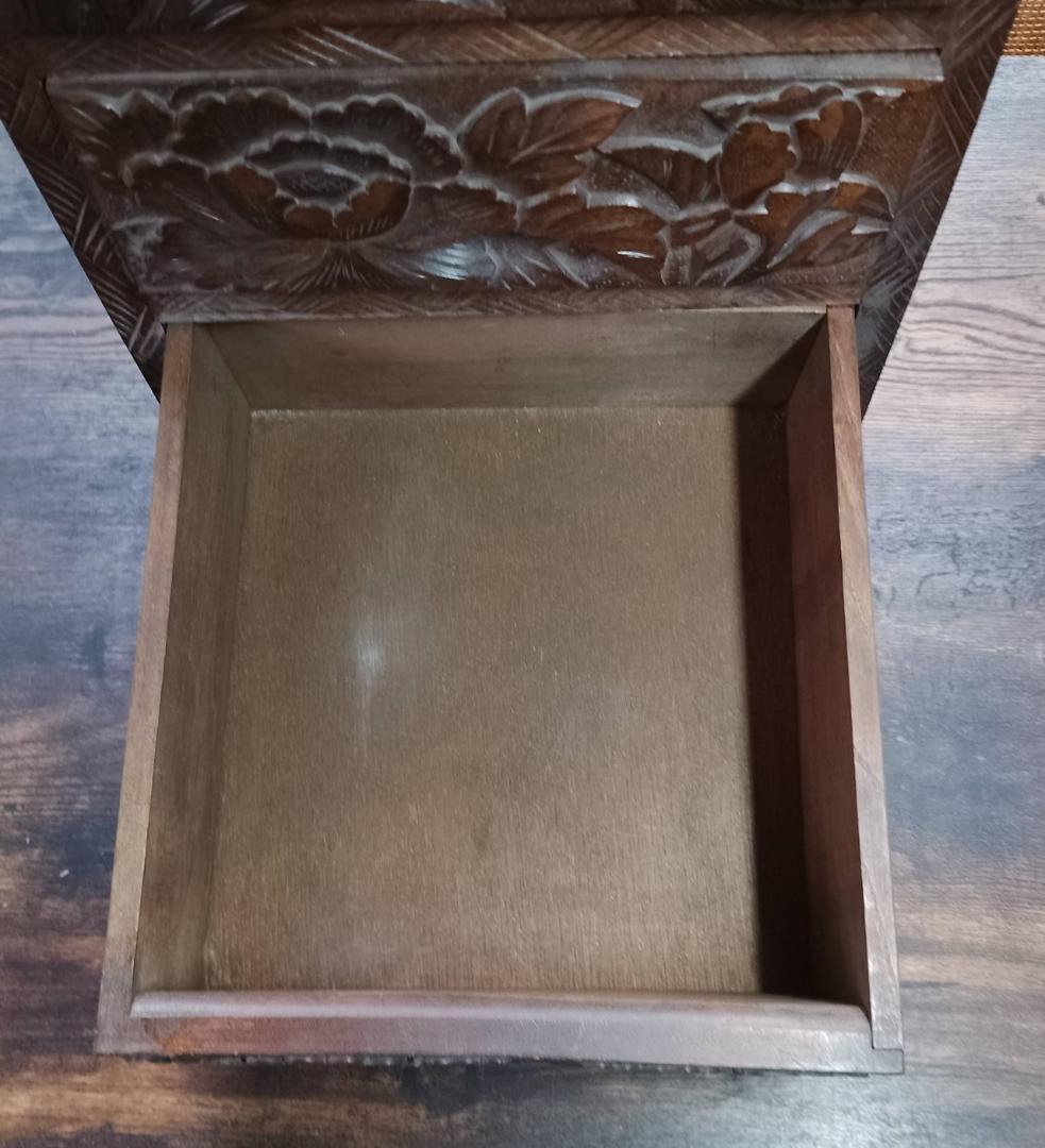 伝統工芸 木彫り 小箪笥 三段 卓上収納 日光彫 軽井沢彫風 牡丹 菖蒲 彫刻