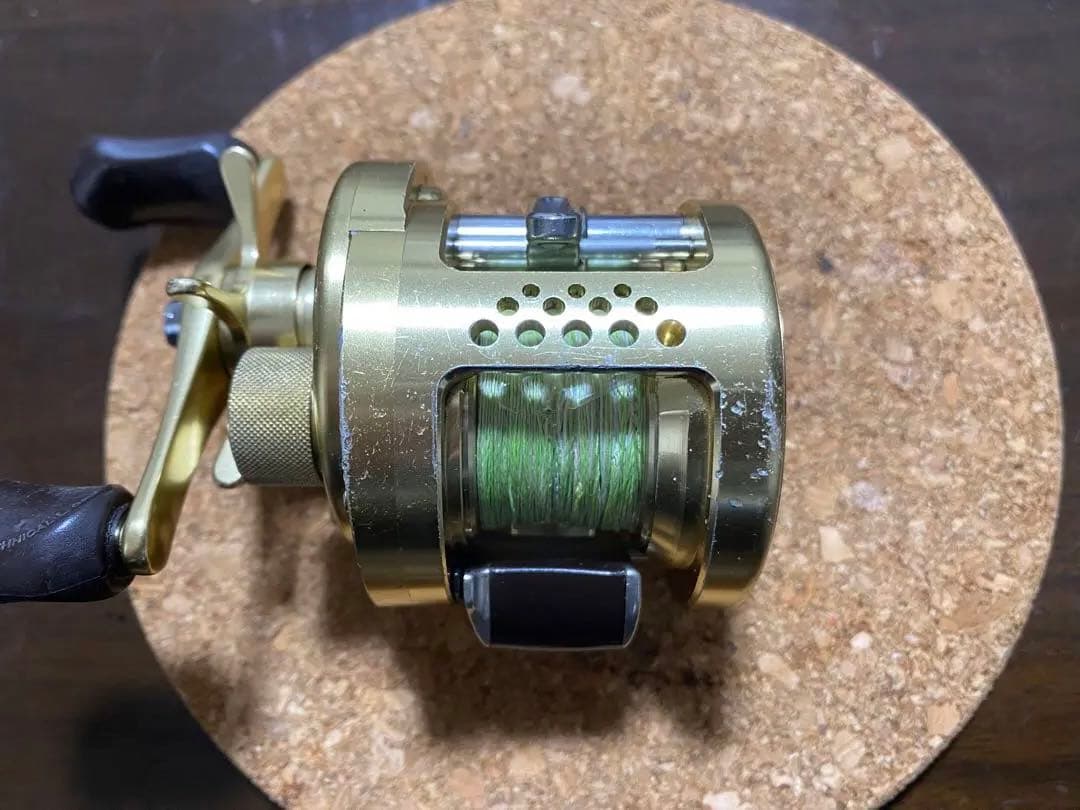 シマノ　カルカッタコンクエスト201 左巻き