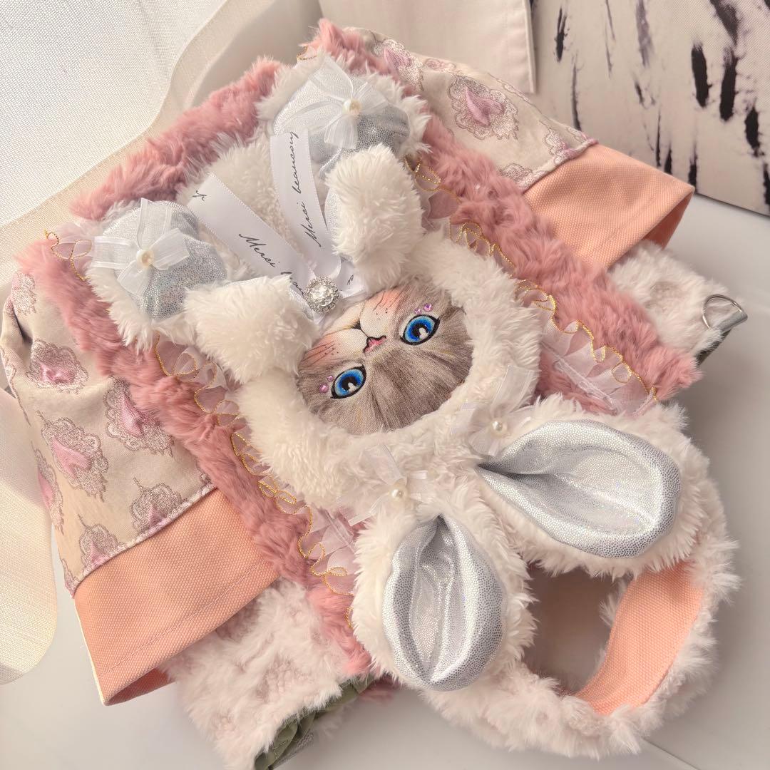 灰*猿様 コヤンイサムチョン　ふわふわルミトート　ホワイト×ピンク　バック