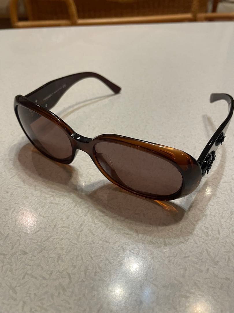 ◆CHANEL　シャネル◆カメリアロゴ付き　サングラス