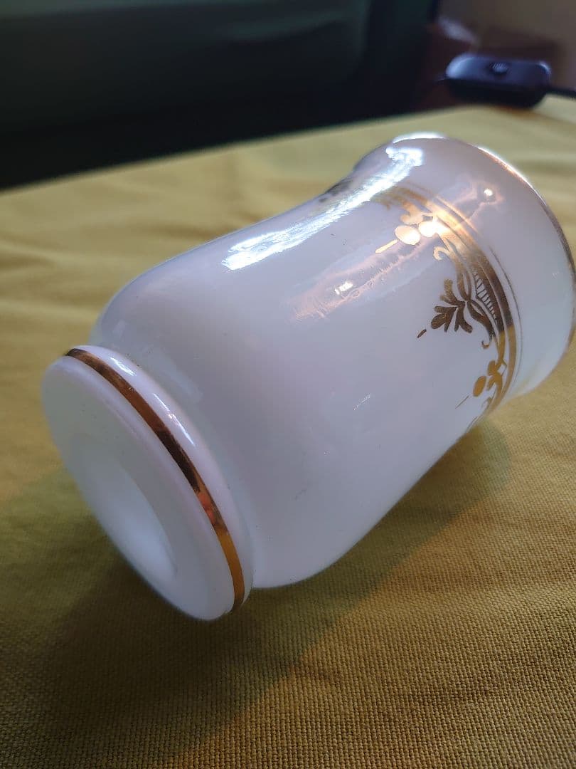 フランス19世紀　オパールガラス　ホワイト水差しカップ付き