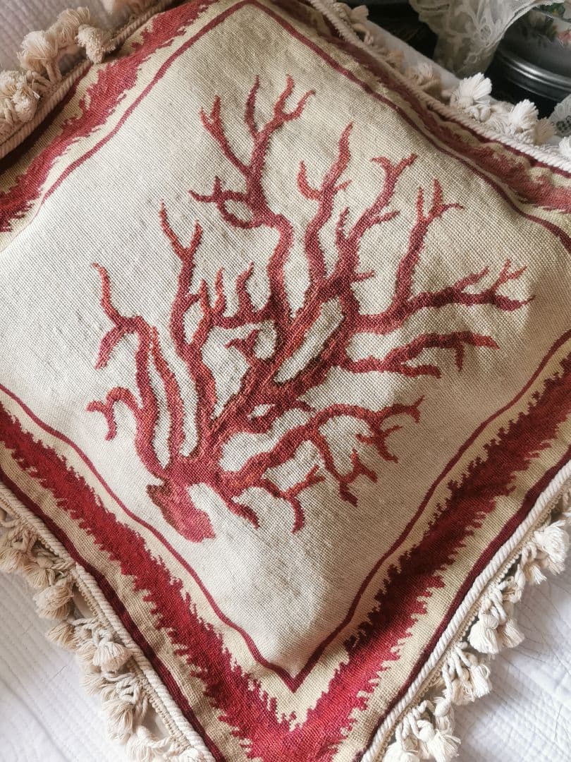 アンティークフランス コーラル 赤珊瑚オービュッソン織タッセル付クッションカバー
