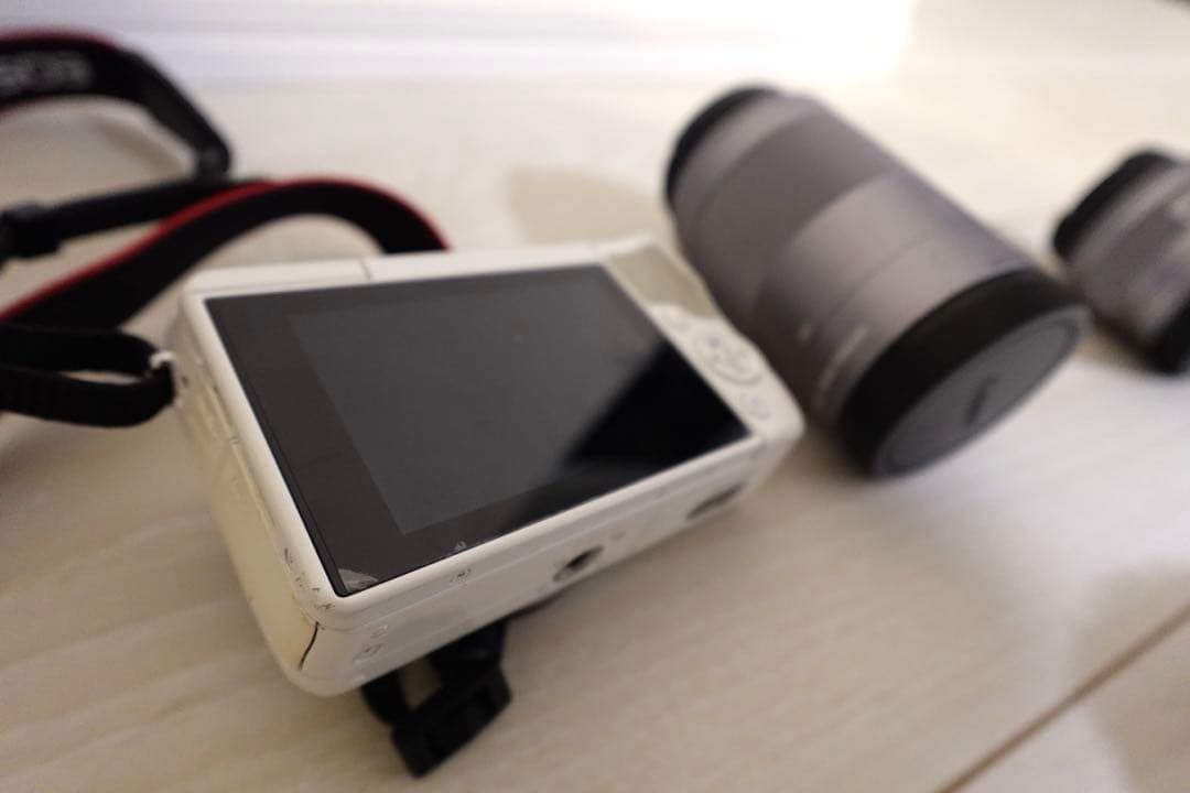 Canon EOS M10 ダブルズームキット ホワイト　お値下げ中❗️