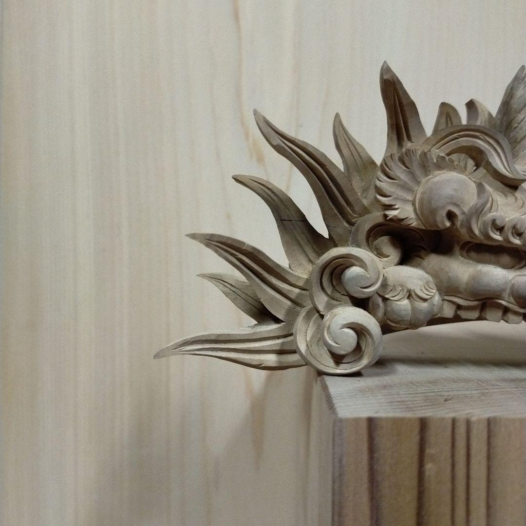 獅噛み白檀彫刻