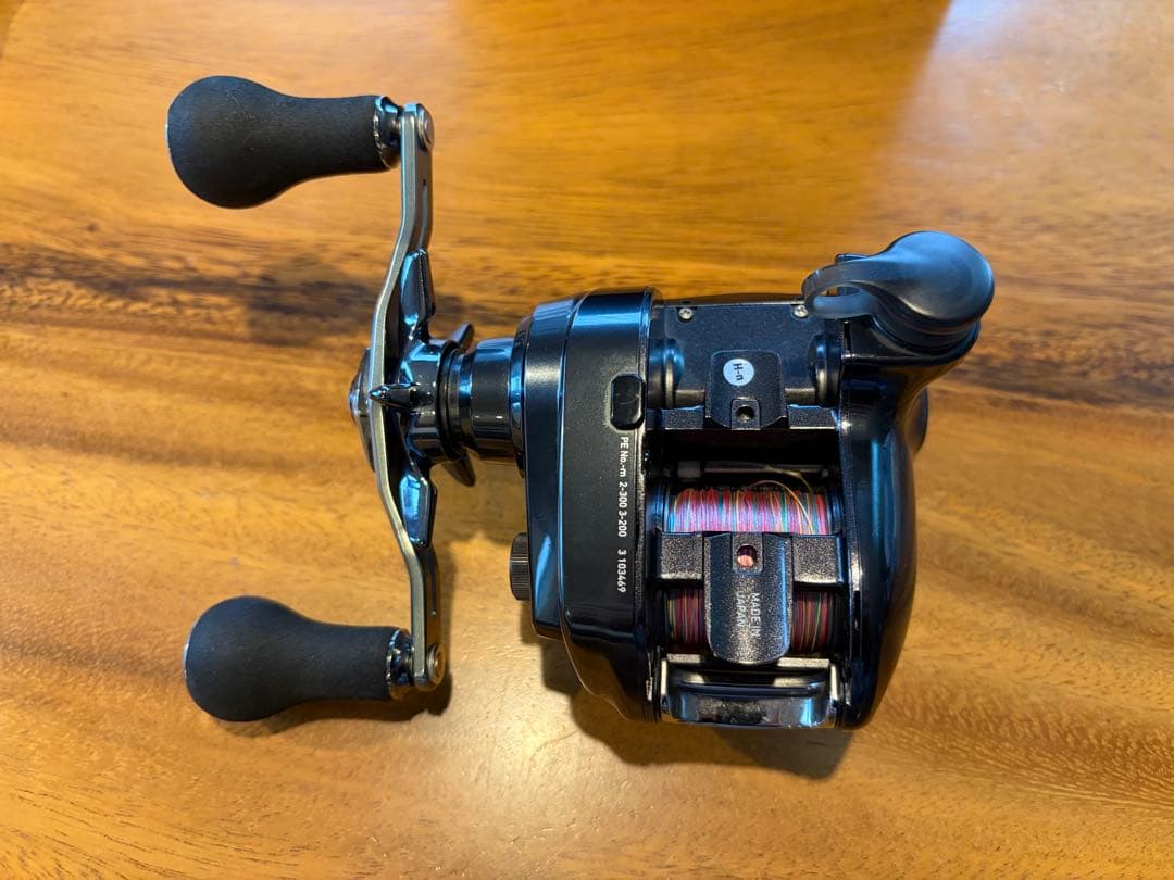 ① 【お値下げ中】Daiwa ダイワ SEABORG 200J-DH 電動リール