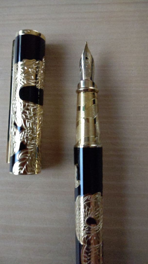 S.T.デュポン万年筆、ドラゴンコレクション、シリアルナンバー777/888