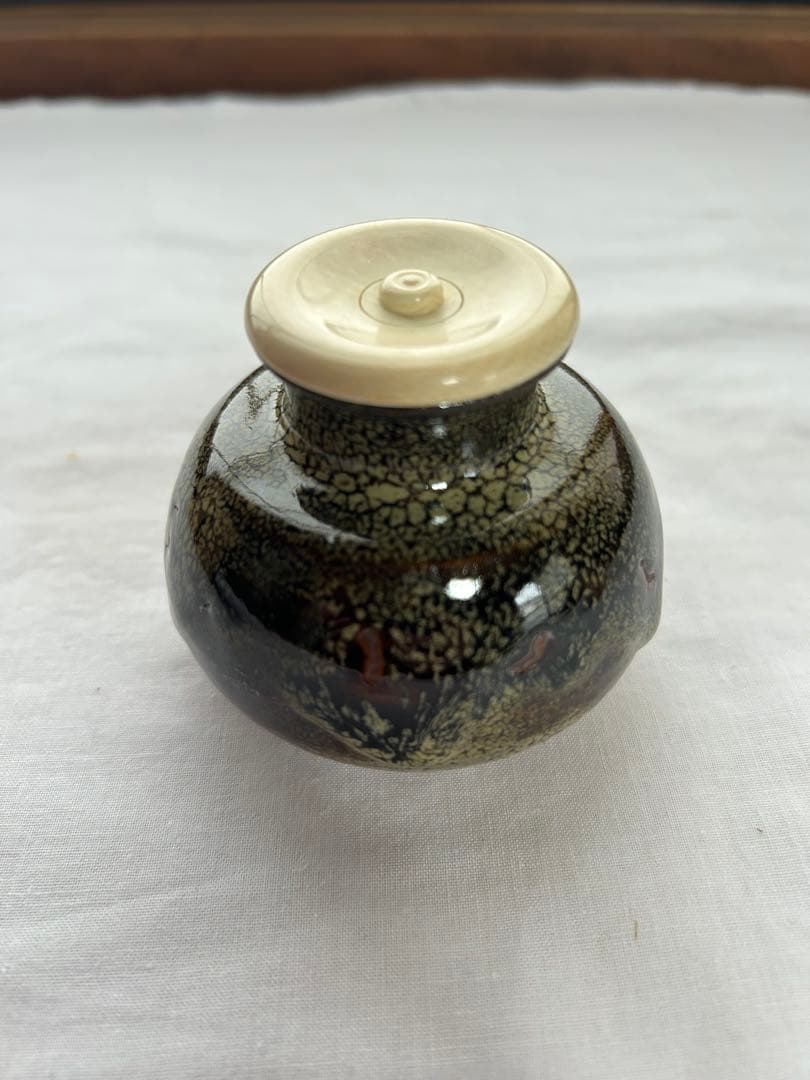 【茶入】墨田窯　韓国製　金太漢　縞笹つる緞子