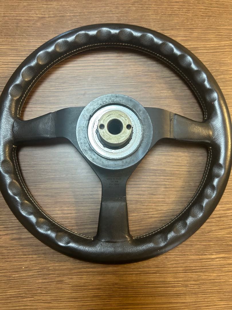 momo ステアリングハンドル 3本スポーク 黒