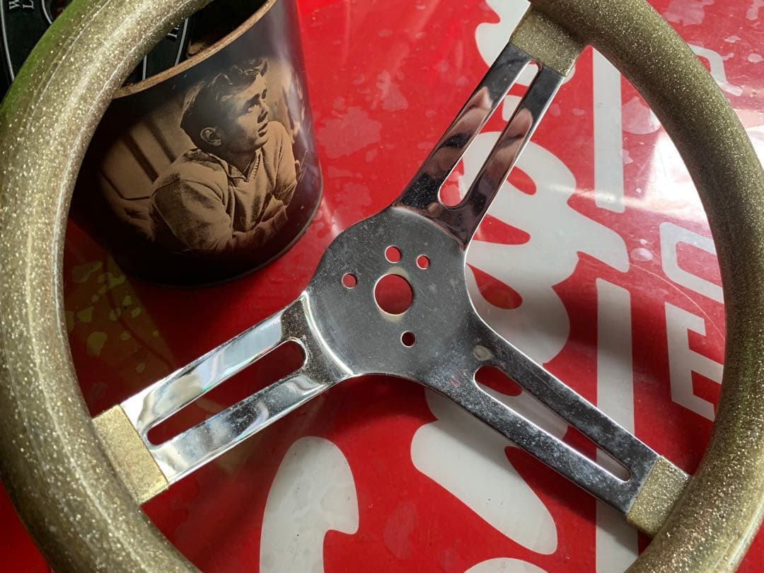 ゴールド ラメ　ステアリング　ムーンアイズ　グラント　30センチ ディープコーン