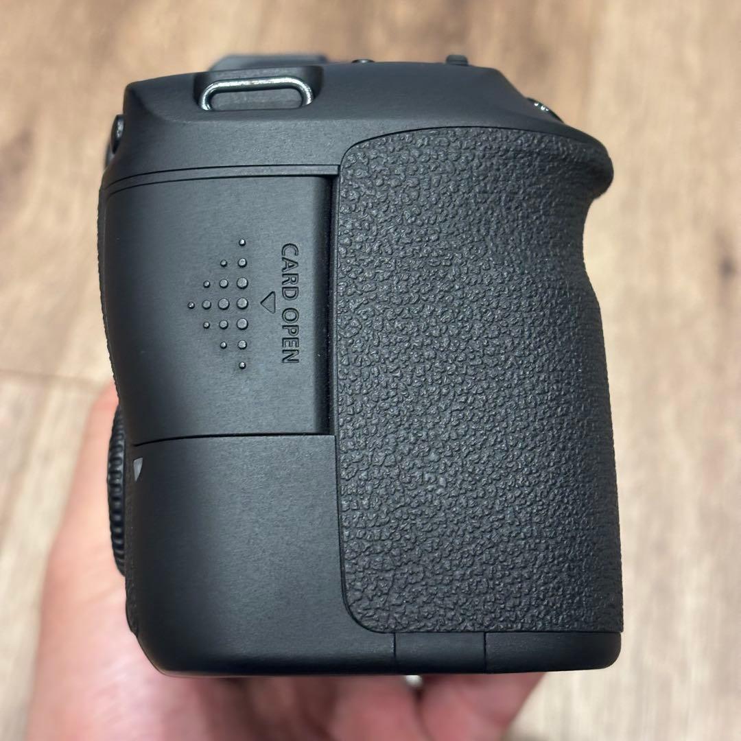 【極美品】Canon EOS 6D ボディ フルサイズ一眼レフ