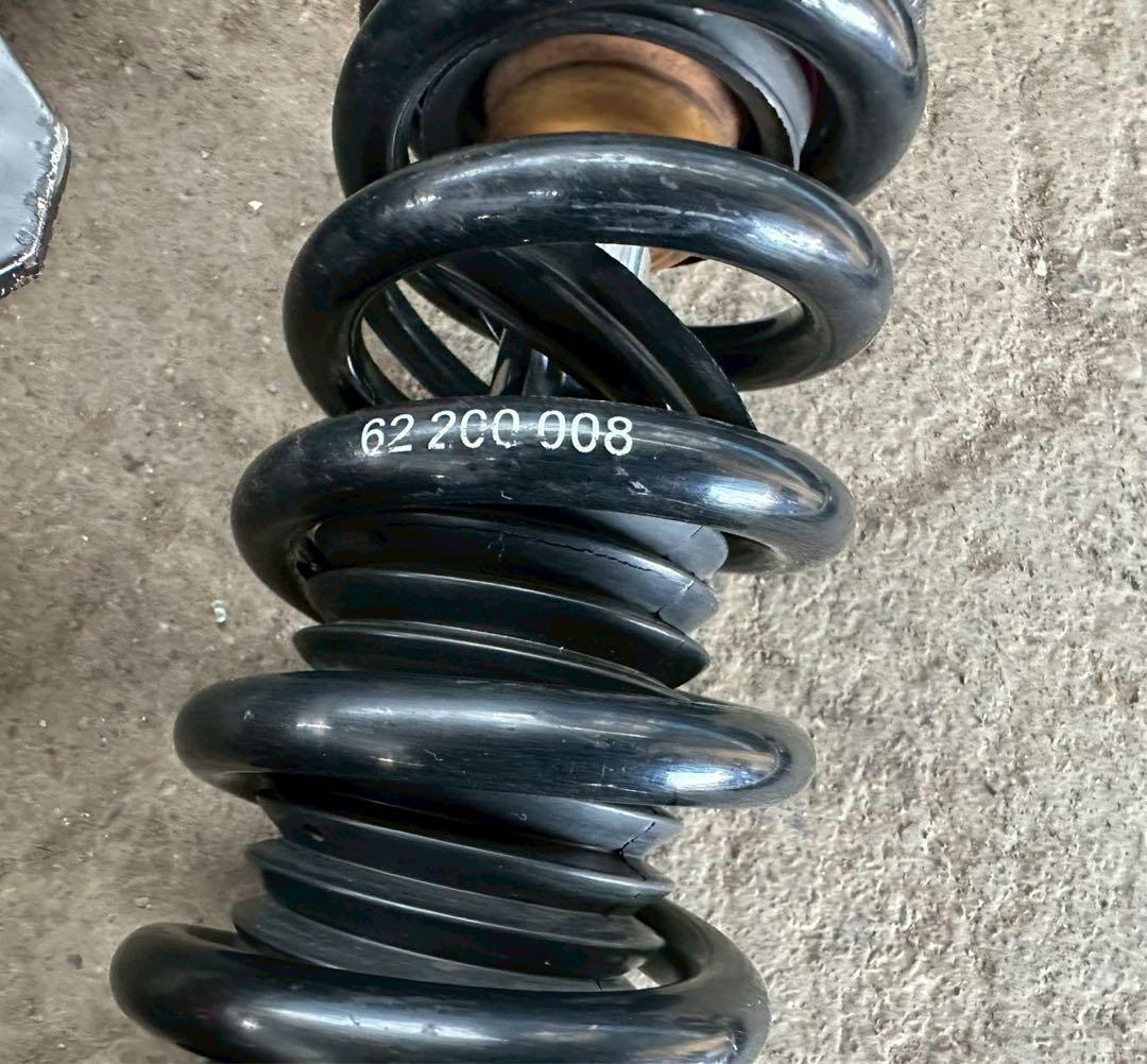 パーツ DAMPER ZZR DAA-NHP10 TOYOTA AQUA