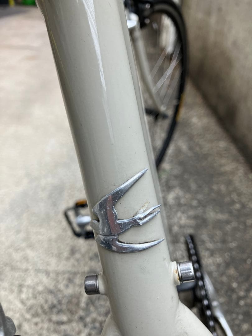 ARAYAツバメ自転車ライトベージュ色 シティサイクル 空気入れ(配送別)