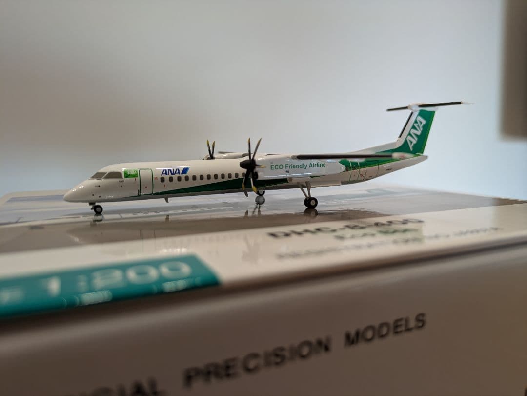 全日空商事 ANA DHC-8-400 エコボン 1:200 新品