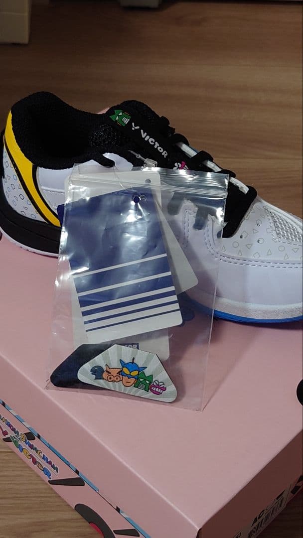 バドミントンシューズ クレヨンしんちゃんコラボカラー