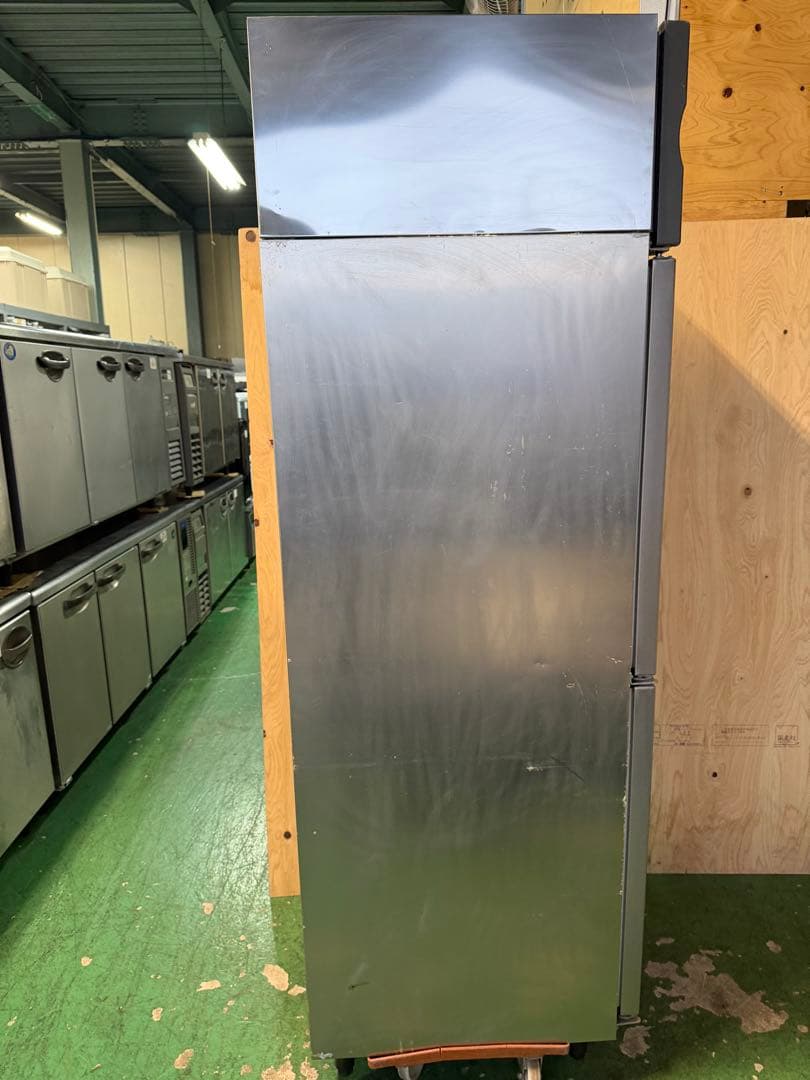 2011年 ホシザキ縦型冷蔵庫 625x650x1890