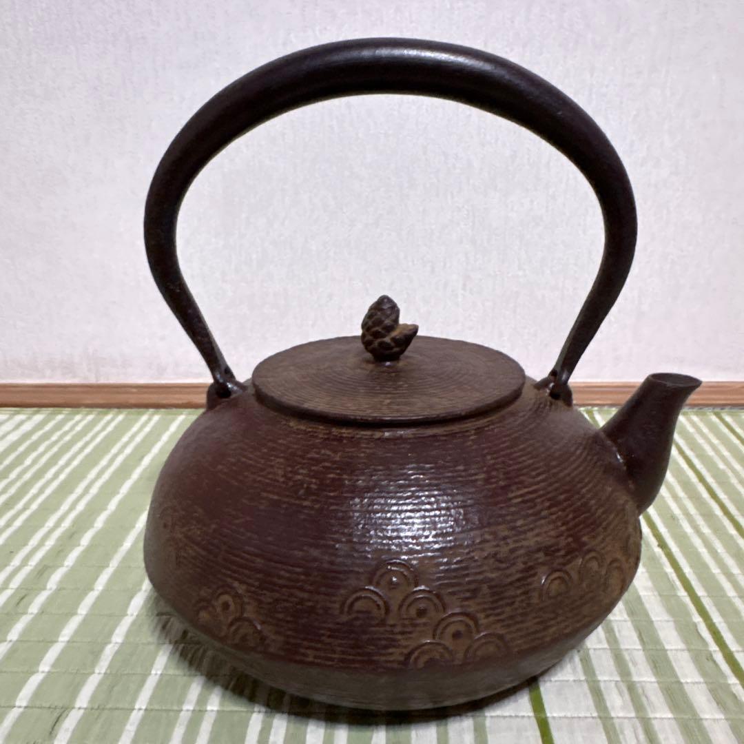 岩手県奥州　水沢幸工芸　名工 佐藤勝久造 南部鉄瓶　丸平型 糸目波文　骨董品