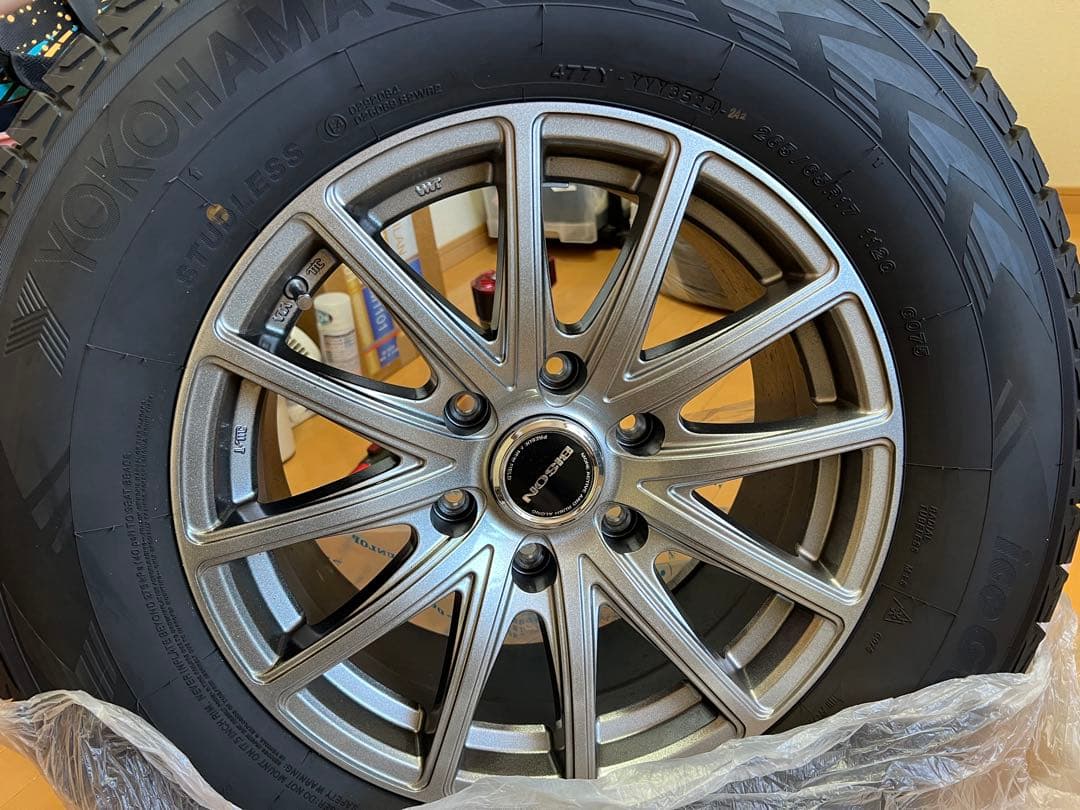 (極美品・バリ溝) 2024年製ランドクルーザープラド150 スタッドレスタイヤ