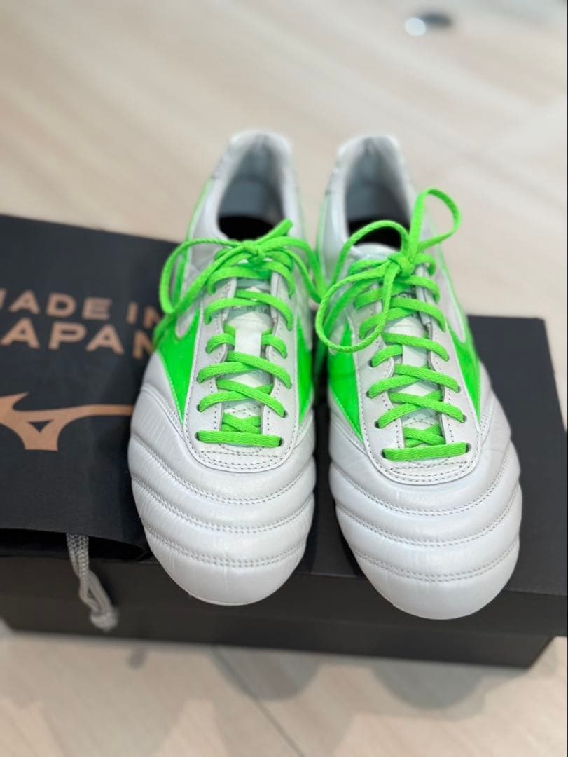 新品‼︎希少サイズ モレリア2 JAPANスーパーホワイトパール×ネオングリーン