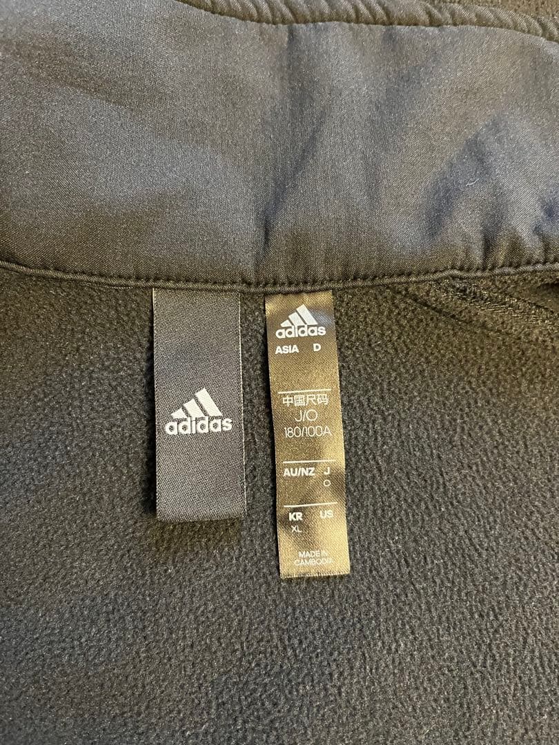 adidas フード付きウィンドブレーカー 黒（サイズ上着O、ズボンXO)