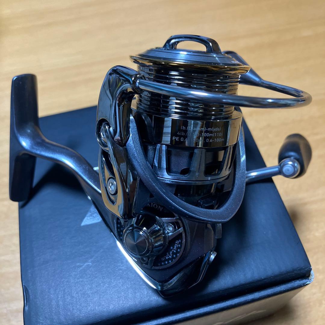 美品 ダイワ 12イグジスト 2004