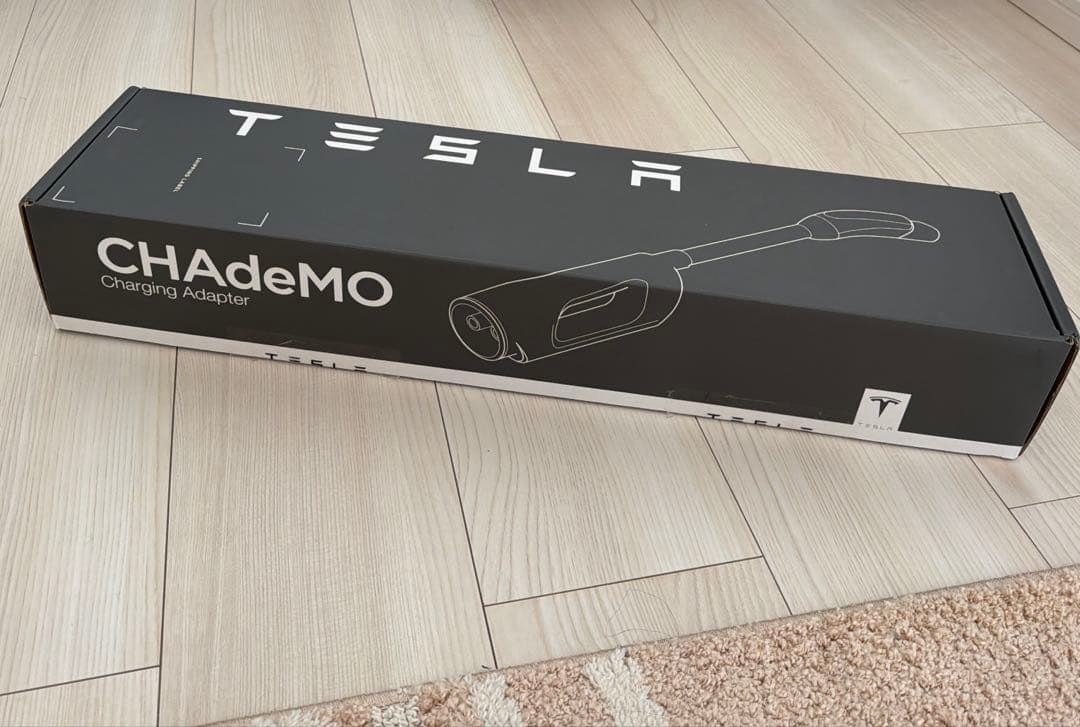 新品未使用品TESLA CHAdeMOアダプター純正品