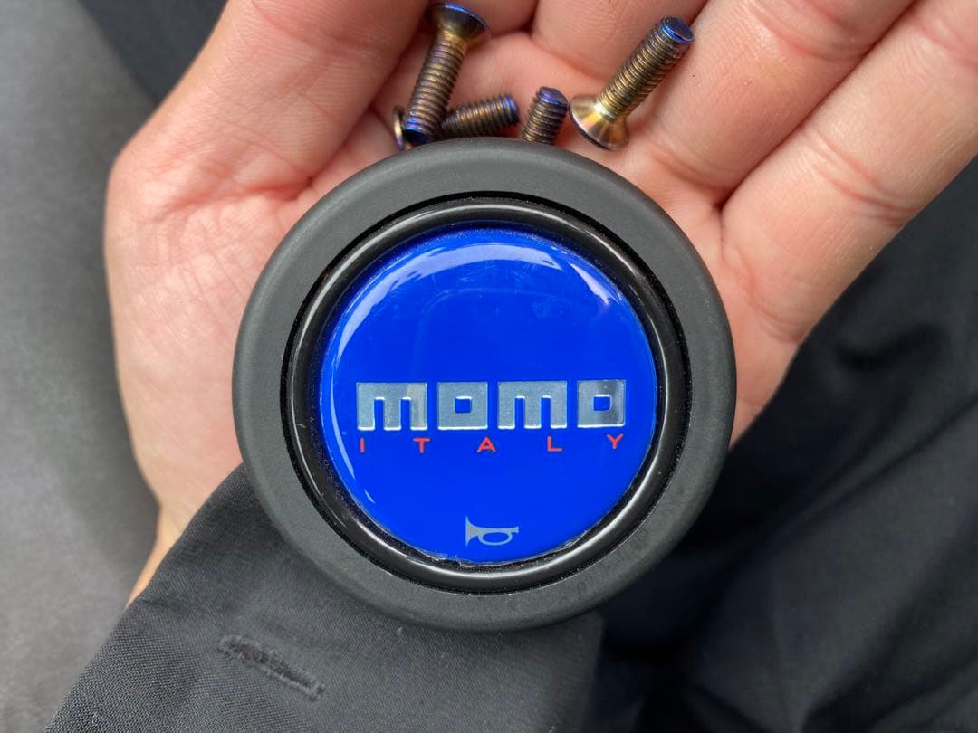 MOMO CORSEステアリング　35π ホーンボタン付き