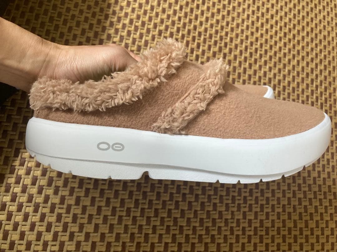 新品OOFOS OocOOzie Mule サンダル US 8 25センチ