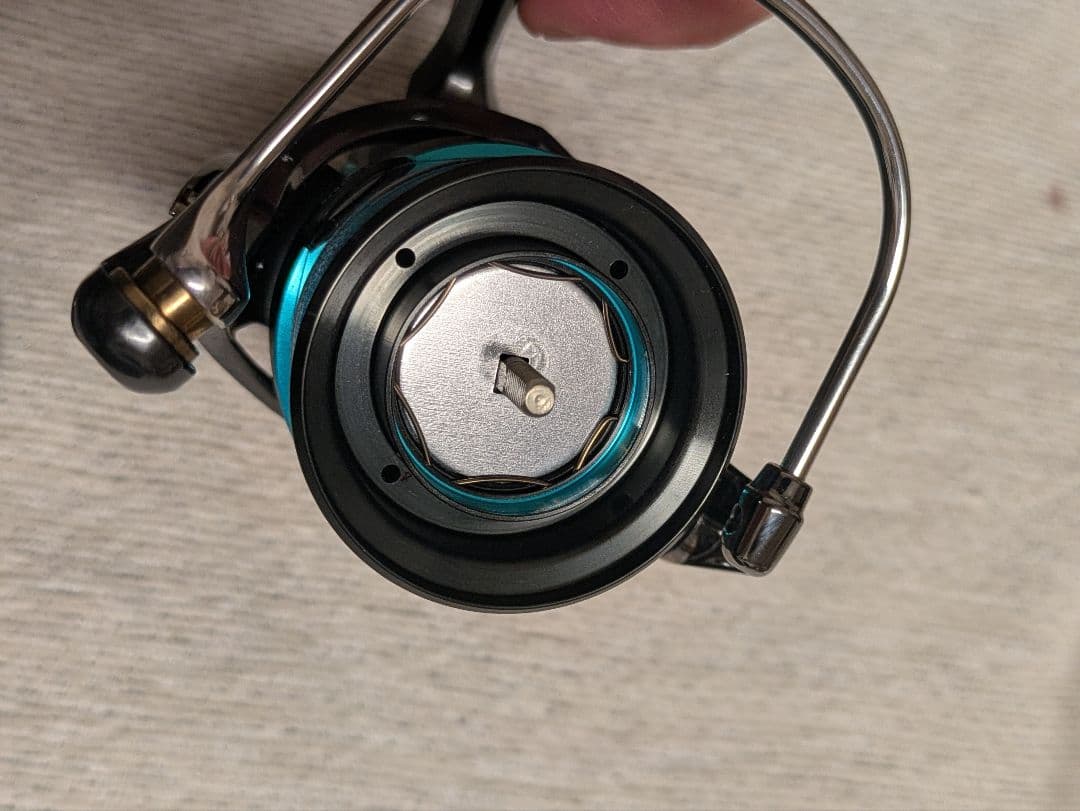Daiwa Emeraldas AIR FC LT2500S スピニングリール