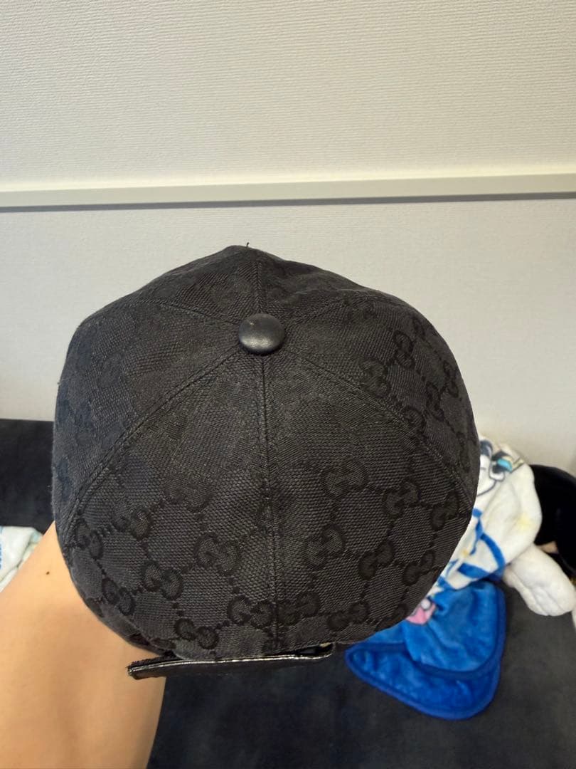 Gucci ブラックキャップ ストライプ付き