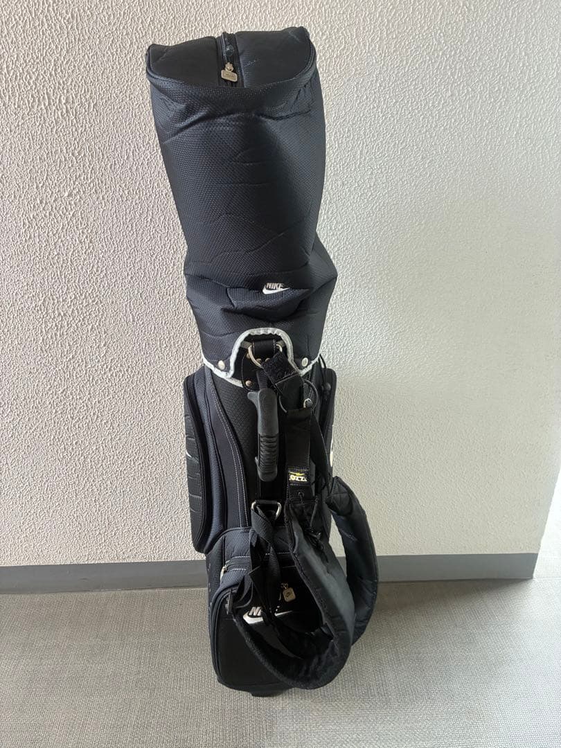 希少　Nike ブラック キャディバッグ フード付き