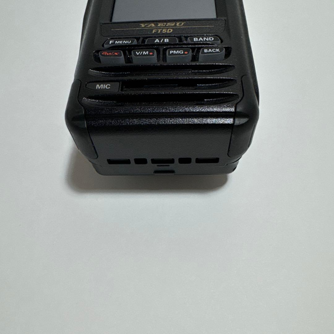 YAESU FT5D トランシーバー
