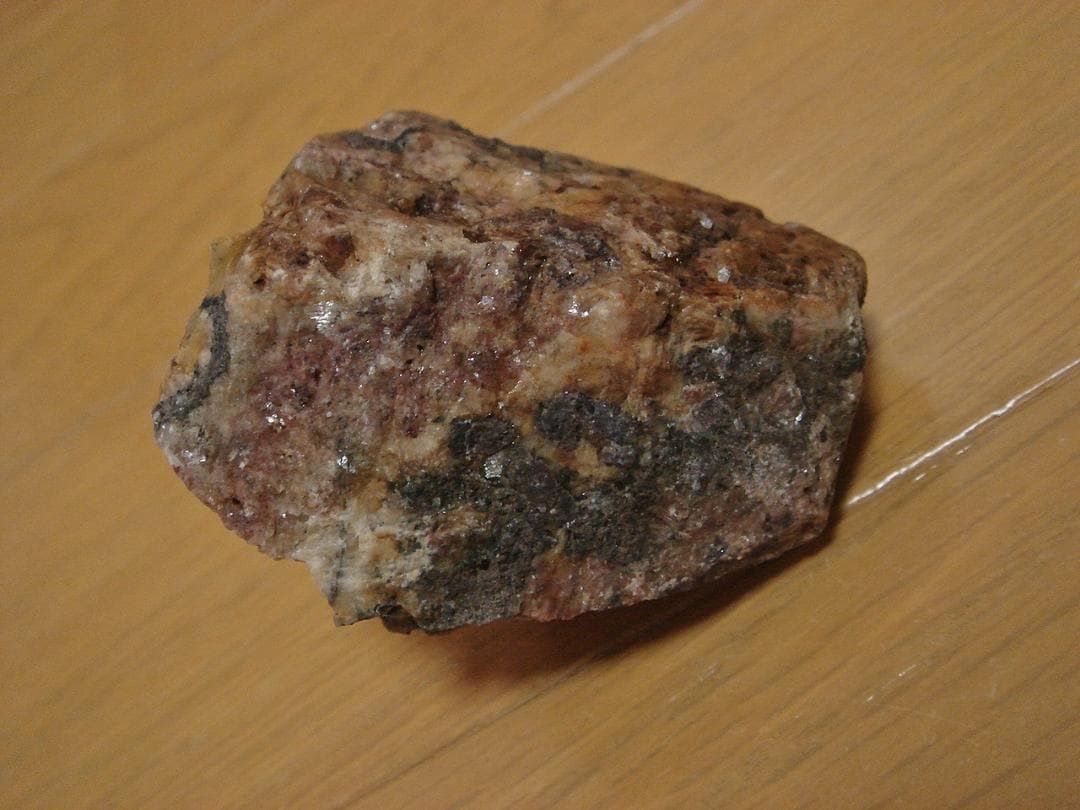 稀少 チェコ産　ピッチブレンド　ボトリオイダル状　原石　ラジウム鉱石　 ラドン