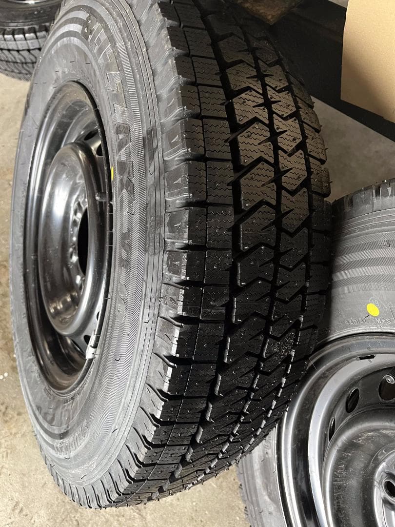 ハイエース用スタットレス BLIZZAK