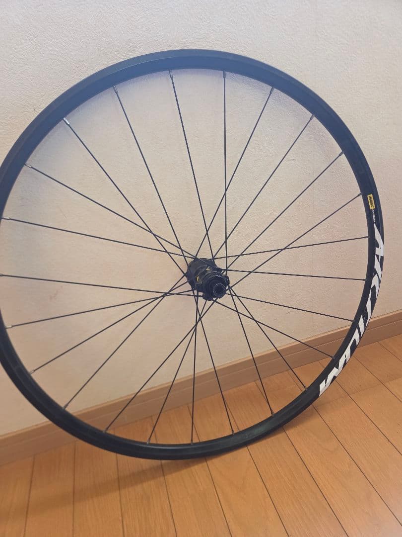 Mavic Aksium 700C disc クリンチャーホイール