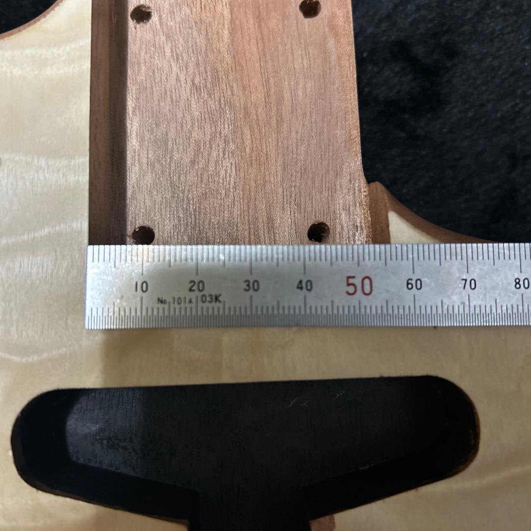 ストラトキャスター ボディ キルトメイプル オイル塗装済み