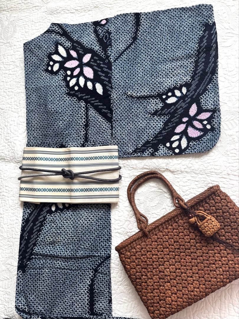 粋な大人の浴衣 ◆ 有松絞り 舞花文 優しい色のシンプルな柄